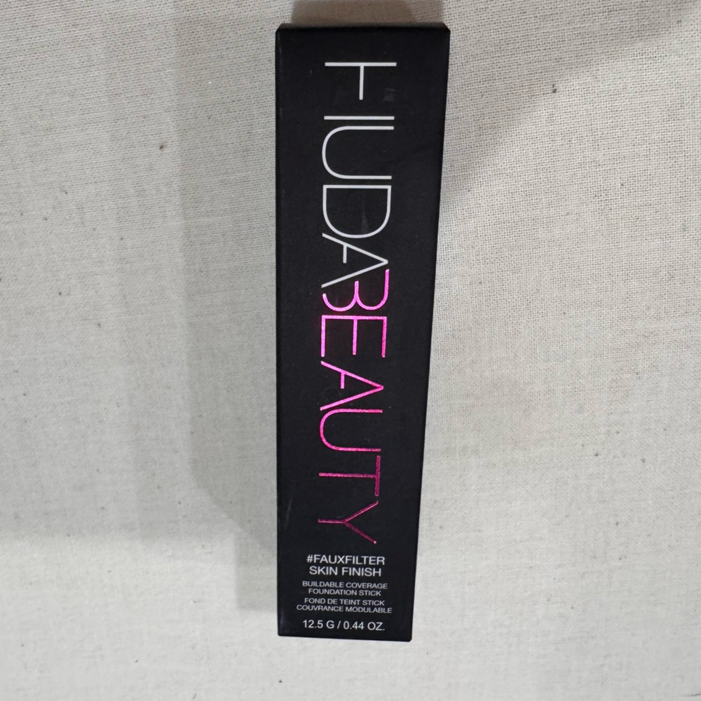 HUDA BEAUTY Radiant Skin Finish Foundation - cashew 14G